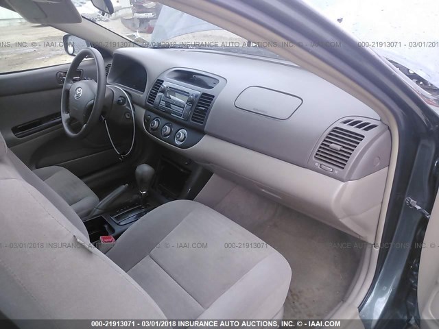 4T1BE30K45U087295 - 2005 TOYOTA CAMRY LE/XLE/SE GREEN photo 5