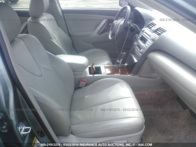 4T1BK3EK5AU606155 - 2010 TOYOTA CAMRY SE/LE/XLE TEAL photo 5