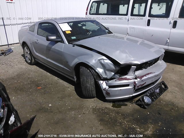 1ZVFT82H465229423 - 2006 FORD MUSTANG GT SILVER photo 1