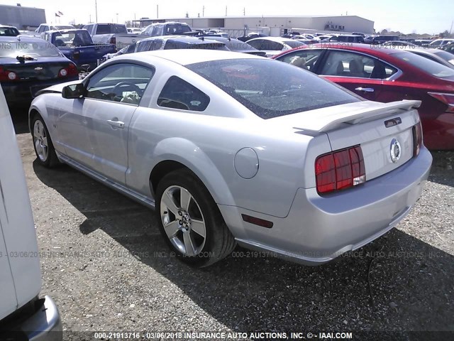 1ZVFT82H465229423 - 2006 FORD MUSTANG GT SILVER photo 3