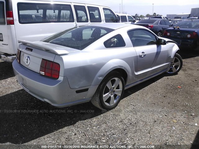 1ZVFT82H465229423 - 2006 FORD MUSTANG GT SILVER photo 4