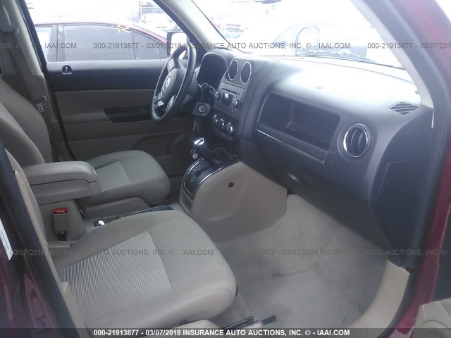 1C4NJRFBXED643942 - 2014 JEEP PATRIOT LATITUDE RED photo 5