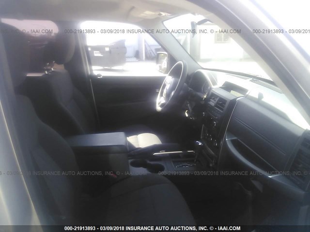1J4PP2GK7BW552974 - 2011 JEEP LIBERTY SPORT Gümüş foto 5