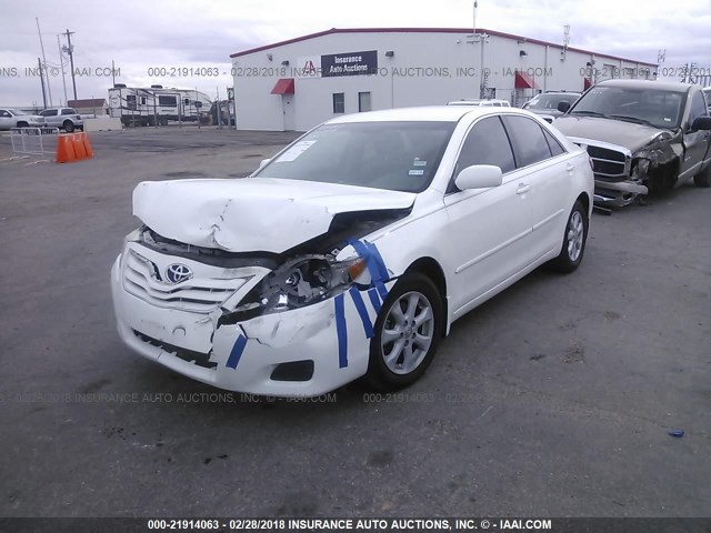 4T4BF3EK7AR082047 - 2010 TOYOTA CAMRY SE/LE/XLE WHITE photo 2