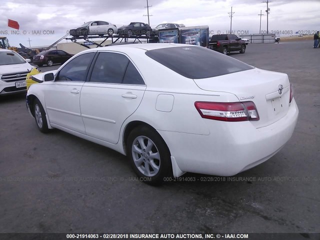 4T4BF3EK7AR082047 - 2010 TOYOTA CAMRY SE/LE/XLE WHITE photo 3