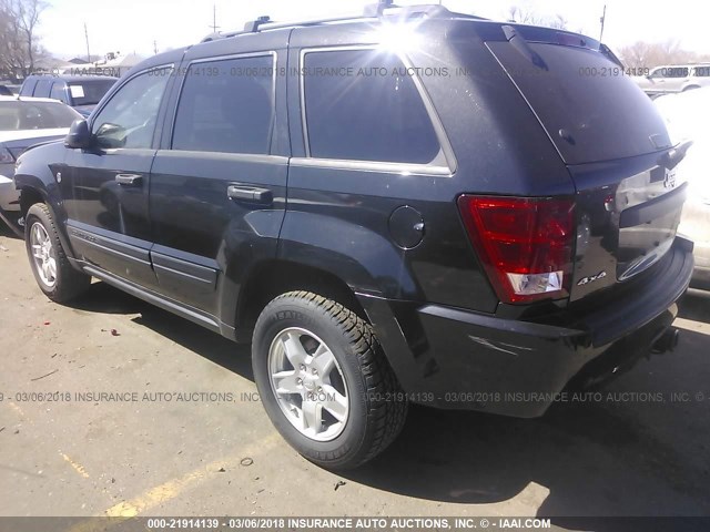 1J4HR48N45C593975 - 2005 JEEP GRAND CHEROKEE LAREDO/COLUMBIA/FREEDOM BLACK photo 3