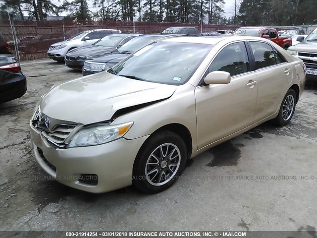 4T4BF3EK9AR060437 - 2010 TOYOTA CAMRY SE/LE/XLE GOLD photo 2