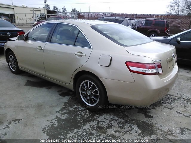 4T4BF3EK9AR060437 - 2010 TOYOTA CAMRY SE/LE/XLE GOLD photo 3