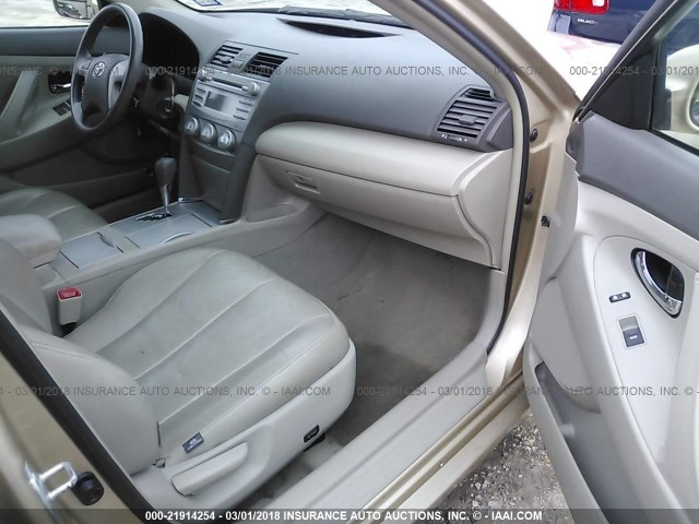 4T4BF3EK9AR060437 - 2010 TOYOTA CAMRY SE/LE/XLE GOLD photo 5