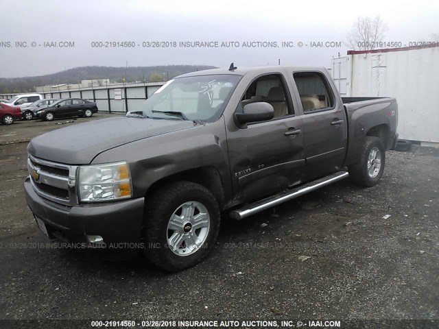 2GCEK13M671679047 - 2007 CHEVROLET SILVERADO K1500 CREW CAB BROWN photo 2