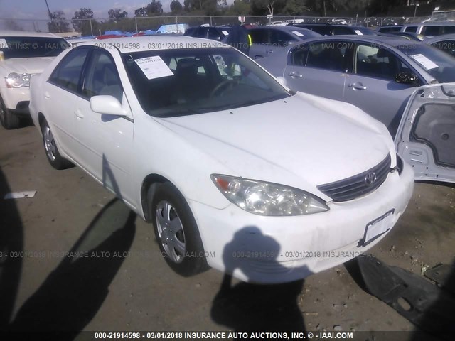 4T1BE32K65U025541 - 2005 TOYOTA CAMRY LE/XLE/SE WHITE photo 1