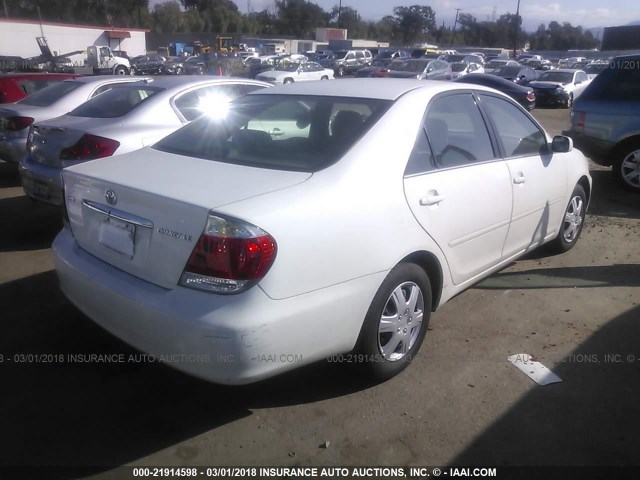 4T1BE32K65U025541 - 2005 TOYOTA CAMRY LE/XLE/SE WHITE photo 4