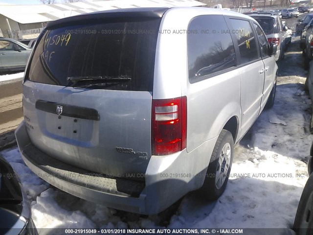 2D4RN4DE8AR211768 - 2010 DODGE GRAND CARAVAN SE SILVER photo 4