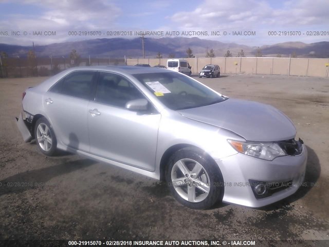 4T1BF1FK5DU693440 - 2013 TOYOTA CAMRY L/SE/LE/XLE 银色 照片 1