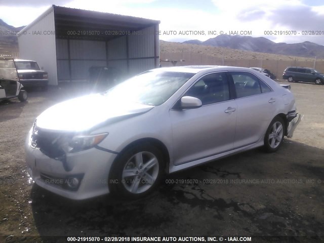 4T1BF1FK5DU693440 - 2013 TOYOTA CAMRY L/SE/LE/XLE 银色 照片 2