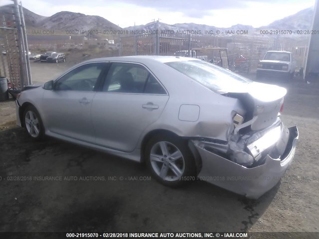 4T1BF1FK5DU693440 - 2013 TOYOTA CAMRY L/SE/LE/XLE 银色 照片 3