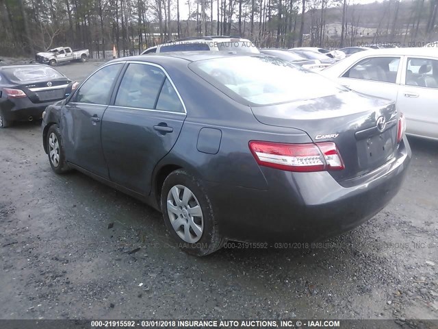 4T1BF3EK2AU105714 - 2010 TOYOTA CAMRY SE/LE/XLE GRAY photo 3