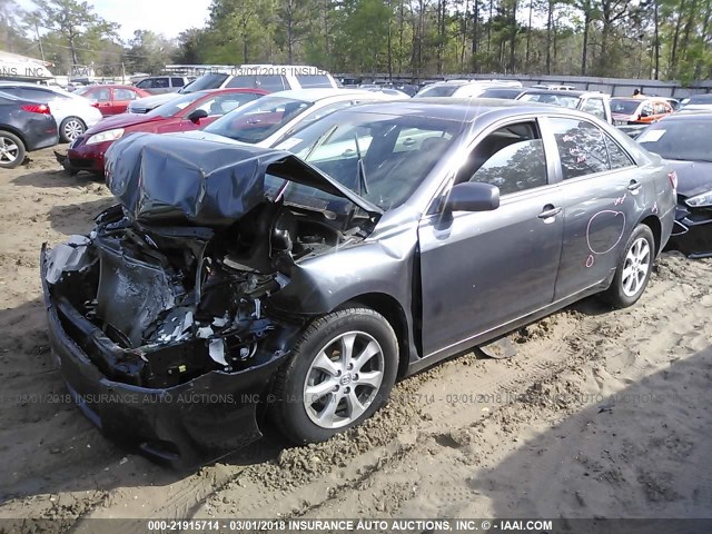 4T1BF3EK3BU130025 - 2011 TOYOTA CAMRY SE/LE/XLE GRAY photo 2