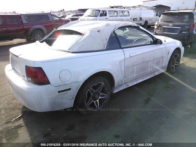 1FAFP4447YF127367 - 2000 FORD MUSTANG WHITE photo 4