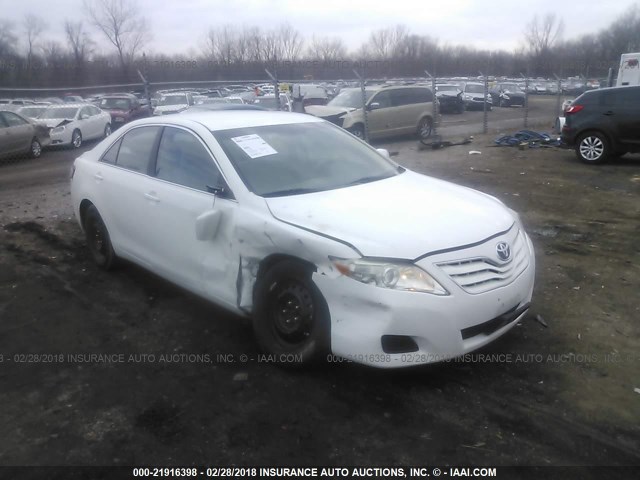 4T1BF3EK2BU604319 - 2011 TOYOTA CAMRY SE/LE/XLE WHITE photo 1