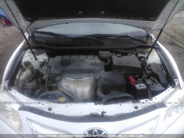 4T1BF3EK2BU604319 - 2011 TOYOTA CAMRY SE/LE/XLE WHITE photo 10