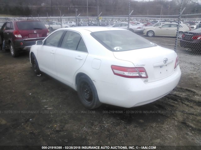 4T1BF3EK2BU604319 - 2011 TOYOTA CAMRY SE/LE/XLE WHITE photo 3
