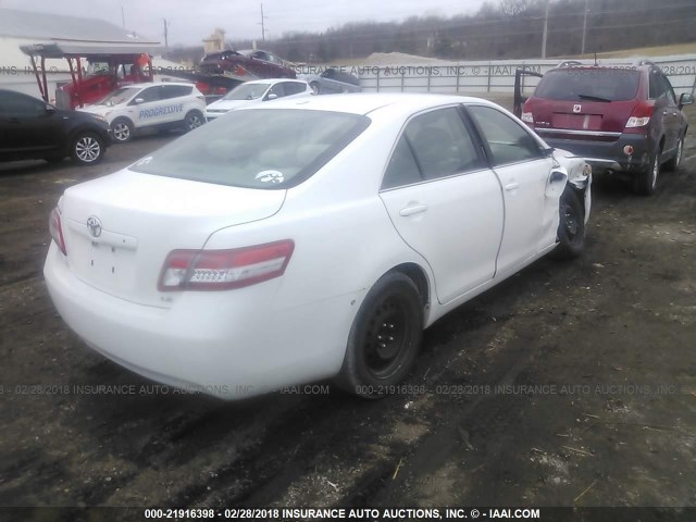 4T1BF3EK2BU604319 - 2011 TOYOTA CAMRY SE/LE/XLE WHITE photo 4