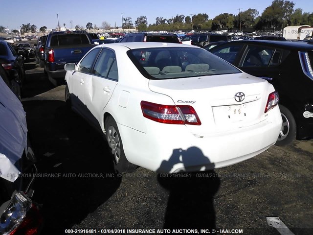 4T1BF3EK1AU544239 - 2010 TOYOTA CAMRY SE/LE/XLE WHITE photo 3