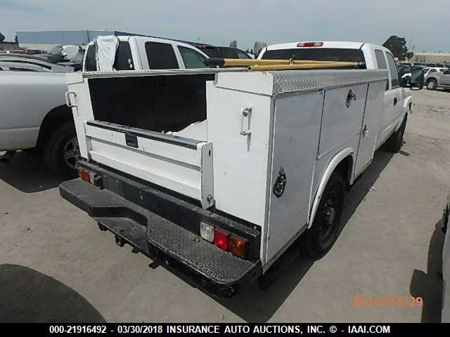 1GBHC29D27E122744 - 2007 CHEVROLET SILVERADO C2500 HEAVY DUTY WHITE photo 4