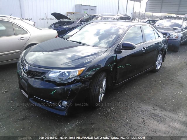4T1BF1FKXDU273172 - 2013 TOYOTA CAMRY L/SE/LE/XLE 黑色 照片 2