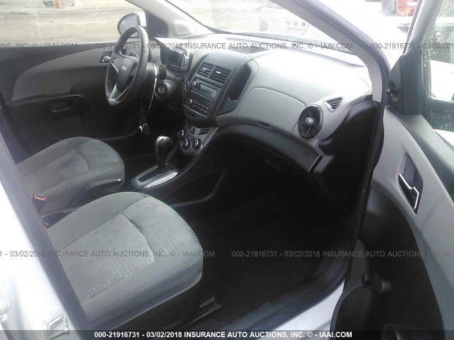 1G1JA6SH6D4189557 - 2013 CHEVROLET SONIC LS 白色 照片 5