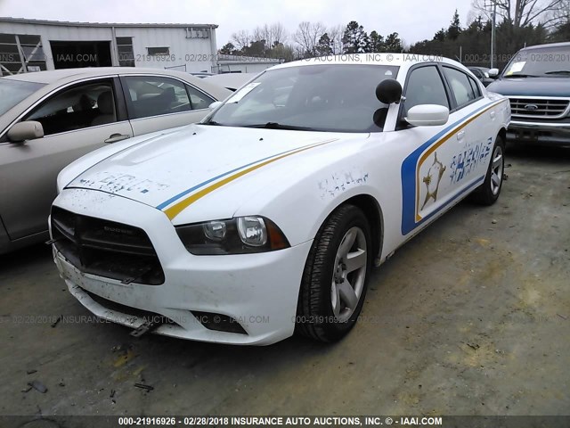 2C3CDXAT5EH151913 - 2014 DODGE CHARGER POLICE WHITE photo 2