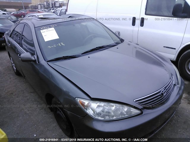 4T1BE32K25U958773 - 2005 TOYOTA CAMRY LE/XLE/SE GRAY photo 1