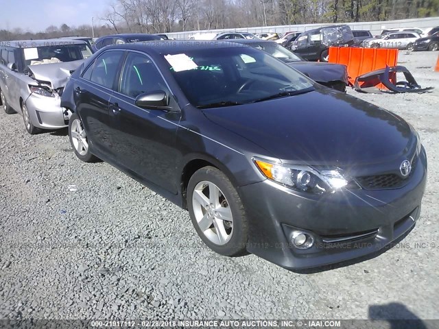 4T1BF1FK9DU235819 - 2013 TOYOTA CAMRY L/SE/LE/XLE 灰色 照片 1