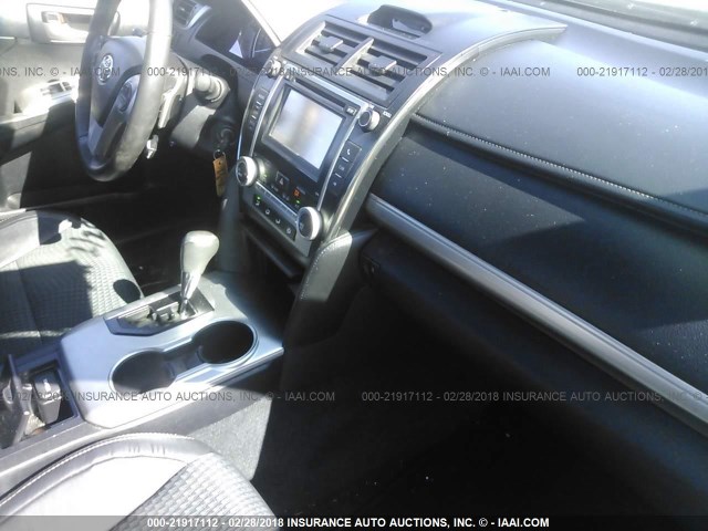 4T1BF1FK9DU235819 - 2013 TOYOTA CAMRY L/SE/LE/XLE 灰色 照片 5