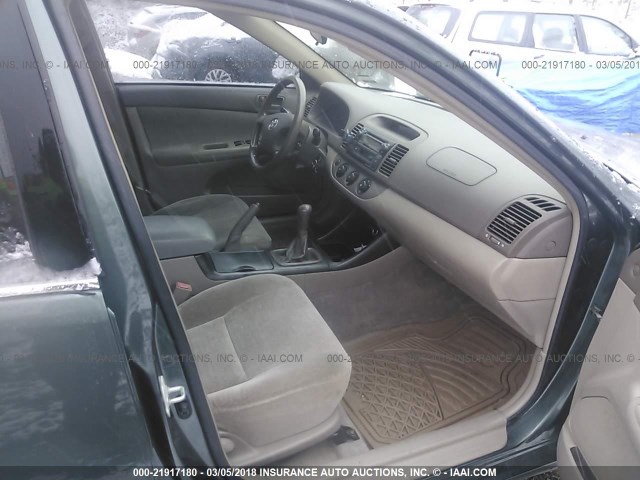 JTDBE32K030207423 - 2003 TOYOTA CAMRY LE/XLE Կանաչ լուսանկար 5