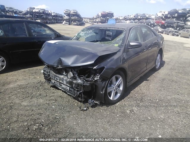 4T1BF1FK7EU820724 - 2014 TOYOTA CAMRY L/SE/LE/XLE 灰色 照片 2