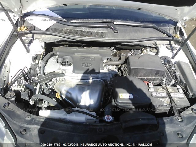 4T1BF1FK2HU301116 - 2017 TOYOTA CAMRY LE/XLE/SE/XSE WHITE photo 10