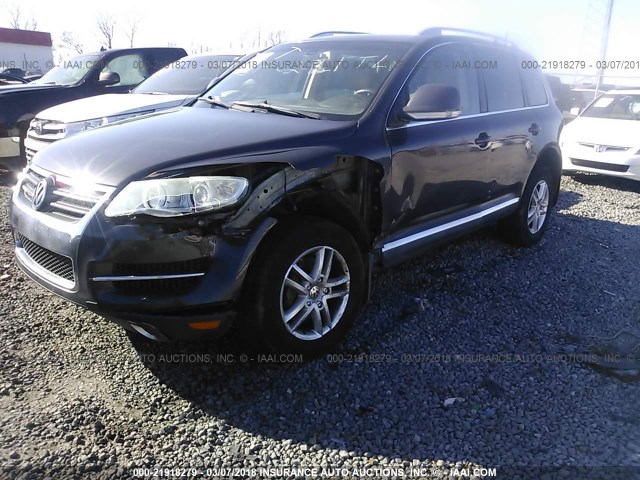 WVGBF7A97AD003304 - 2010 VOLKSWAGEN TOUAREG V6 GRAY photo 2