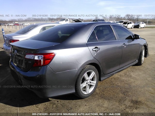 4T1BF1FKXEU378571 - 2014 TOYOTA CAMRY L/SE/LE/XLE 灰色 照片 4