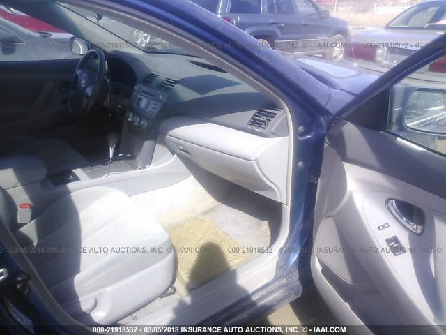 4T1BE46K89U358376 - 2009 TOYOTA CAMRY SE/LE/XLE BLUE photo 5