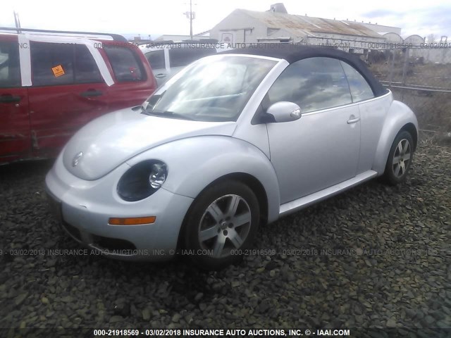 3VWPF31Y26M319955 - 2006 VOLKSWAGEN NEW BEETLE CONVERTIBLE SILVER photo 2