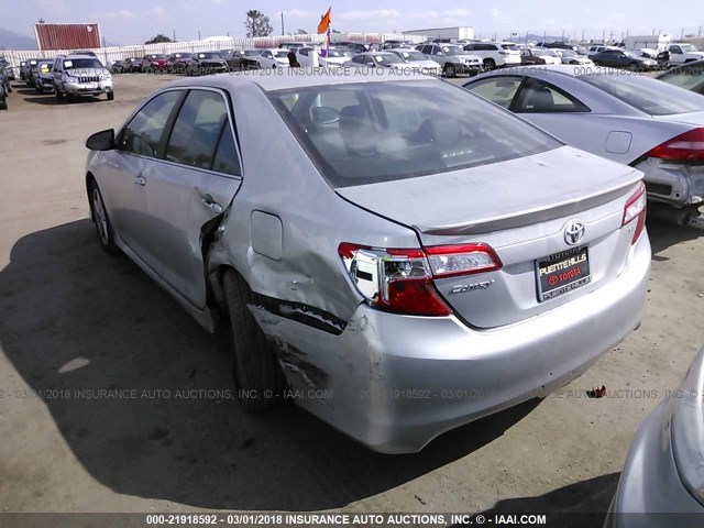 4T1BF1FKXDU215790 - 2013 TOYOTA CAMRY L/SE/LE/XLE 银色 照片 3