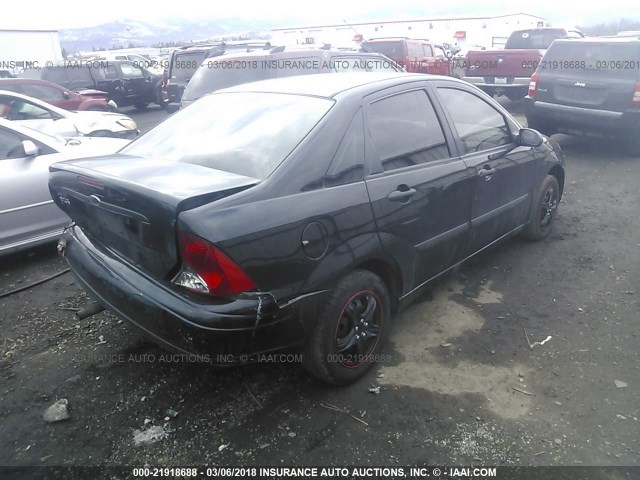 1FAFP33P84W173645 - 2004 FORD FOCUS LX BLACK photo 4