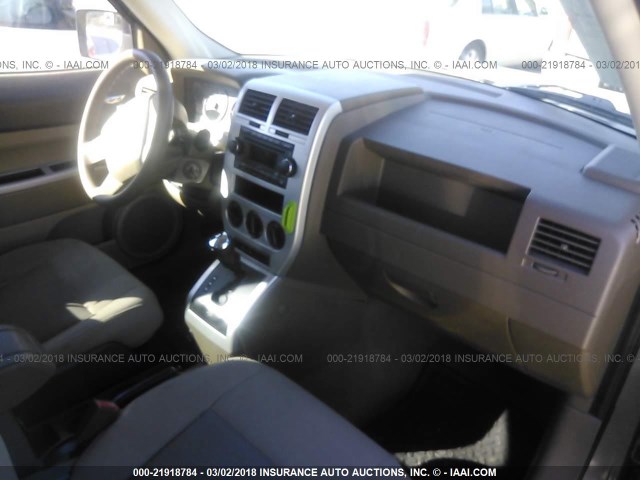 1J8FT28068D741851 - 2008 JEEP PATRIOT SPORT GOLD photo 5