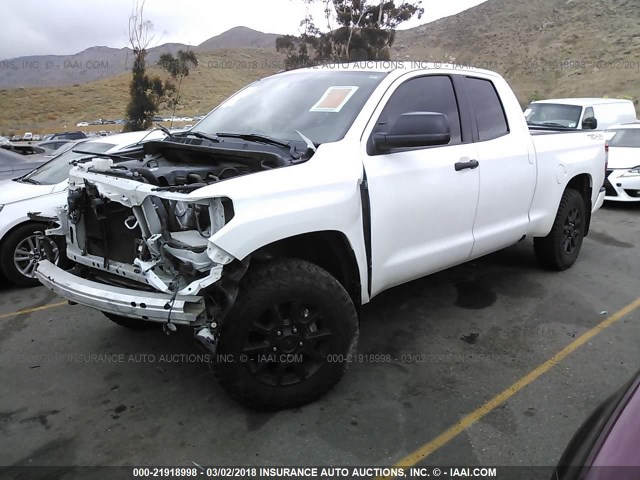 5TFUY5F16GX572585 - 2016 TOYOTA TUNDRA DOUBLE CAB SR/SR5 WHITE photo 2