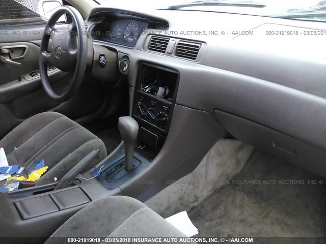 4T1BG22K81U763243 - 2001 TOYOTA CAMRY CE/LE/XLE WHITE photo 5