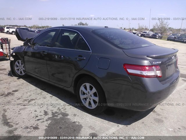 4T1BF3EK8AU039475 - 2010 TOYOTA CAMRY SE/LE/XLE GRAY photo 3