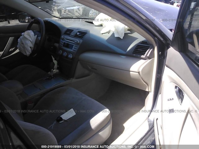 4T1BF3EK8AU039475 - 2010 TOYOTA CAMRY SE/LE/XLE GRAY photo 5