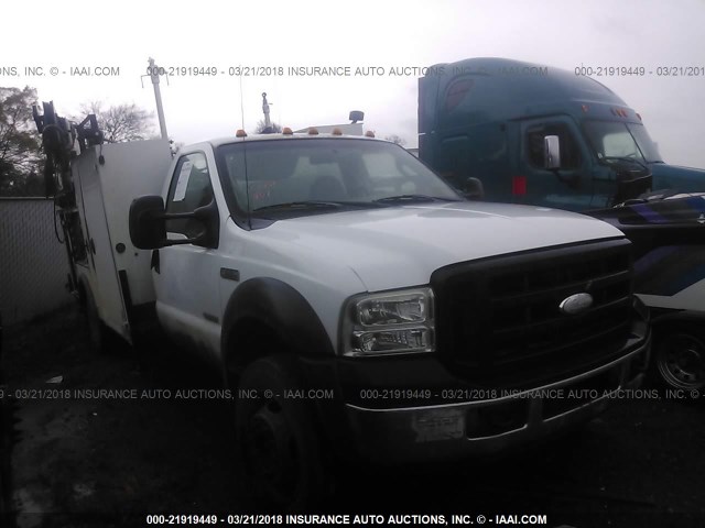 1FDAF57P97EA65716 - 2007 FORD F550 SUPER DUTY WHITE photo 1